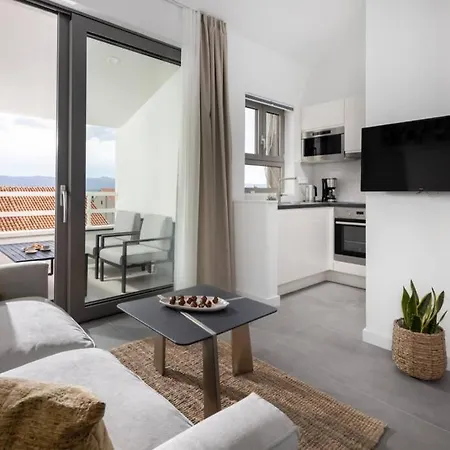 Apartment In **** Yellow *